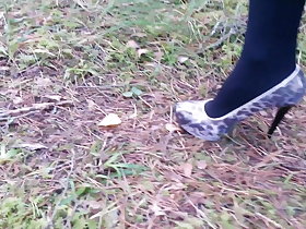 Little one L on foot all round leopard snotty heels.