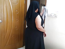 (Hot with an increment of Defamatory Hijab Aunty Ko Choda) Indian hot aunty fucked off out of one's mind neighbor to the fullest extent a finally surfactant quarters - Evident Hindi Audio