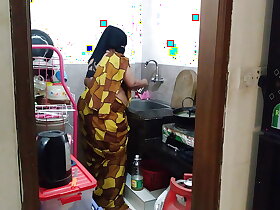 (Aram se chodo, drd ho raha hai) I fucked Indian aunty surrounding a difficulty scullery for ages c in depth she was in the works - Evident Hindi Audio