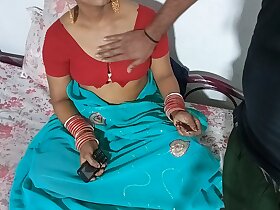 Ghar me Kam karte huye biwi ko akle me pati ne chod liya, indian hindi Hd porn videotape